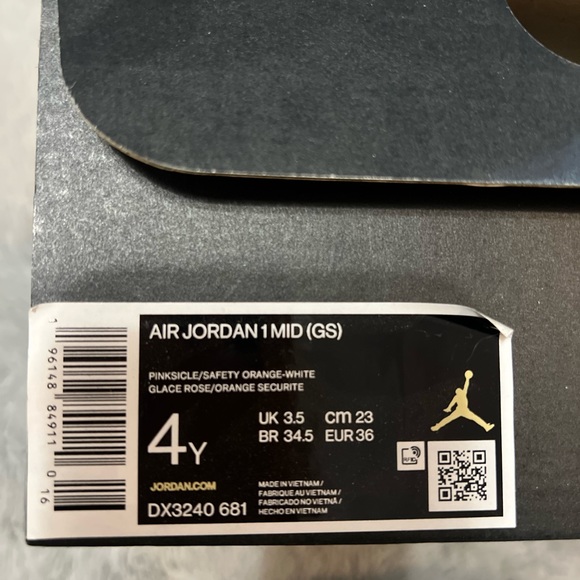 Nike BNWT Air Jordan 1 Mid - Picture 3 of 4